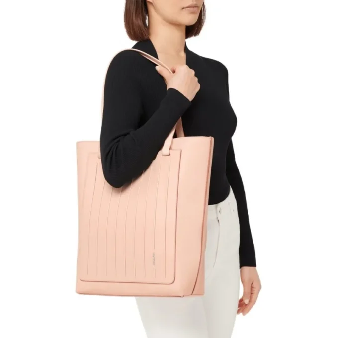 Never Still Vertical in Leder & Canvas TrageBags