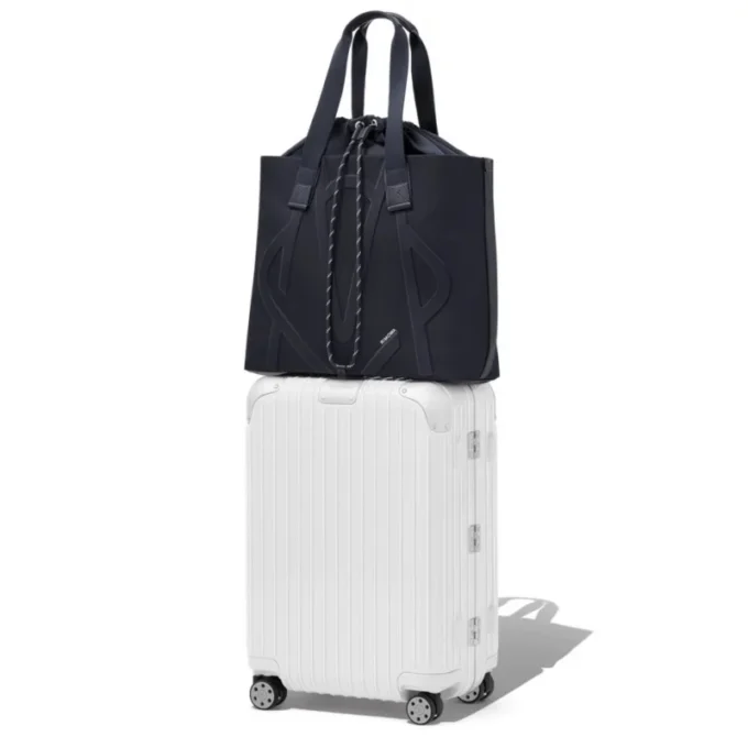 Signature Sliding in ECONYL® Nylon TrageBags